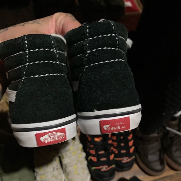 Vans - Picture 3 of 5